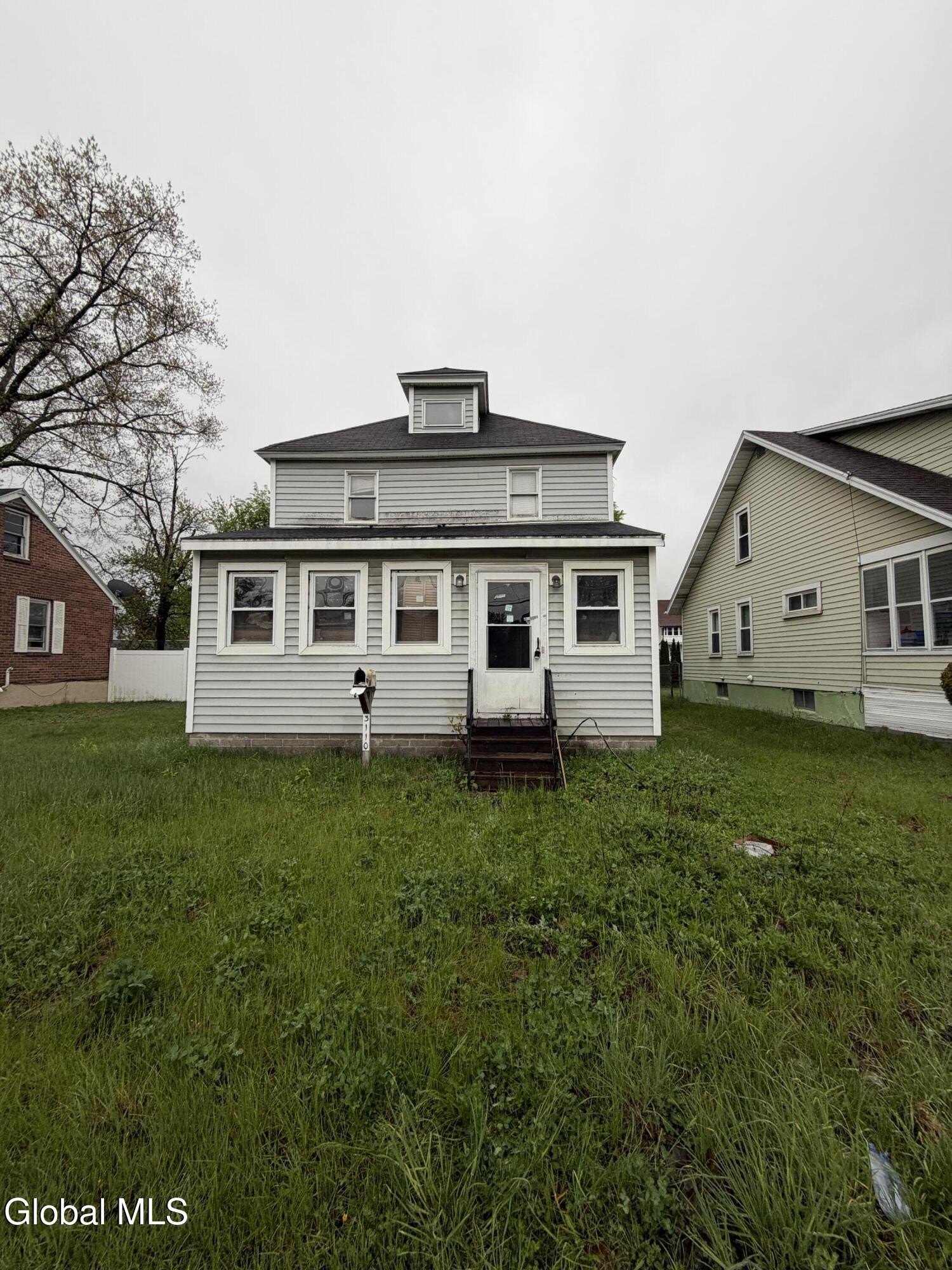 Currently Displayed Property Photo