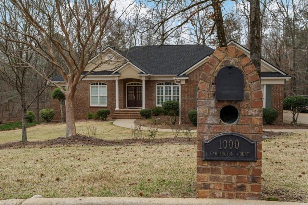 Currently Displayed Property Photo