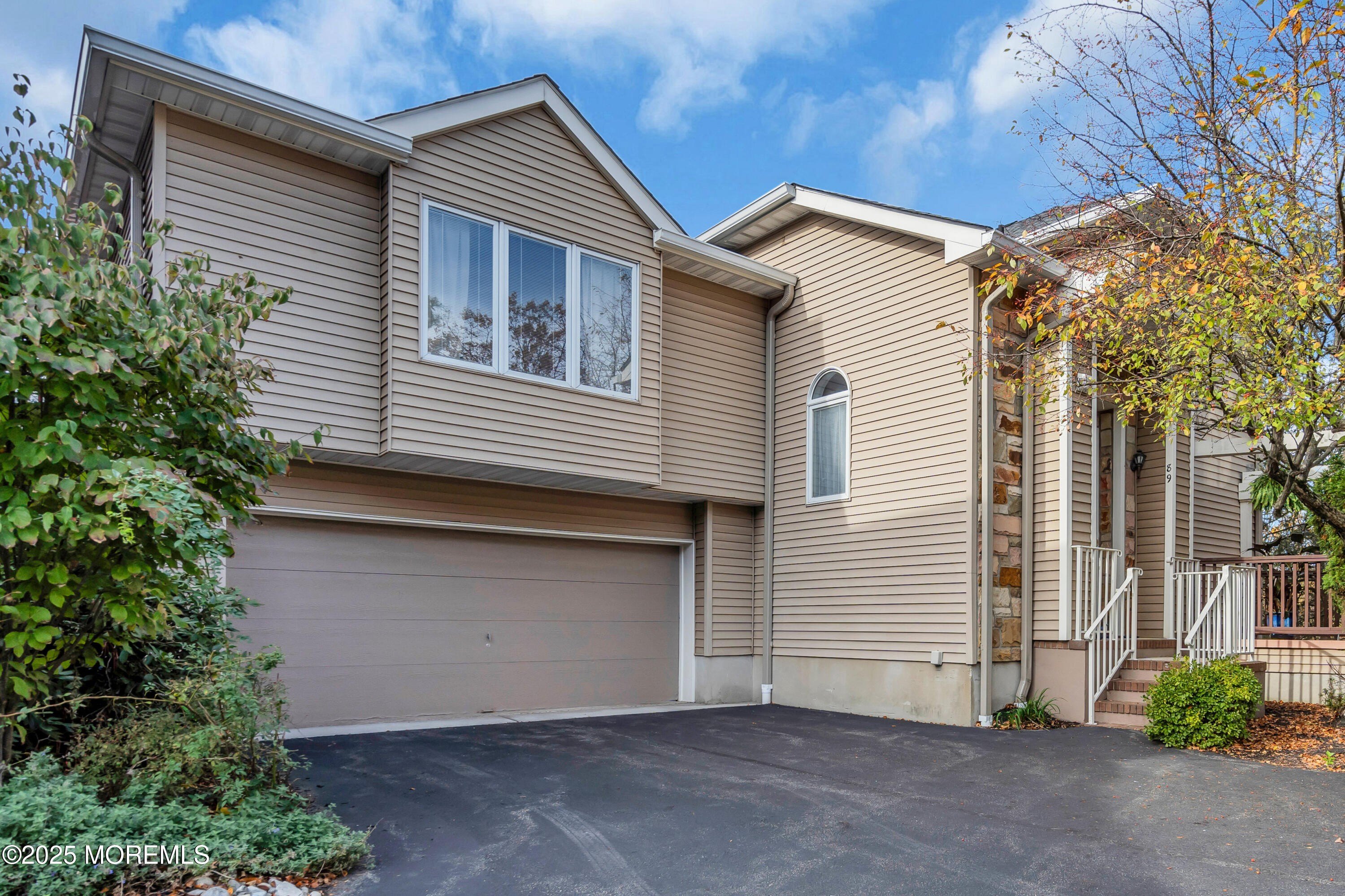 Currently Displayed Property Photo