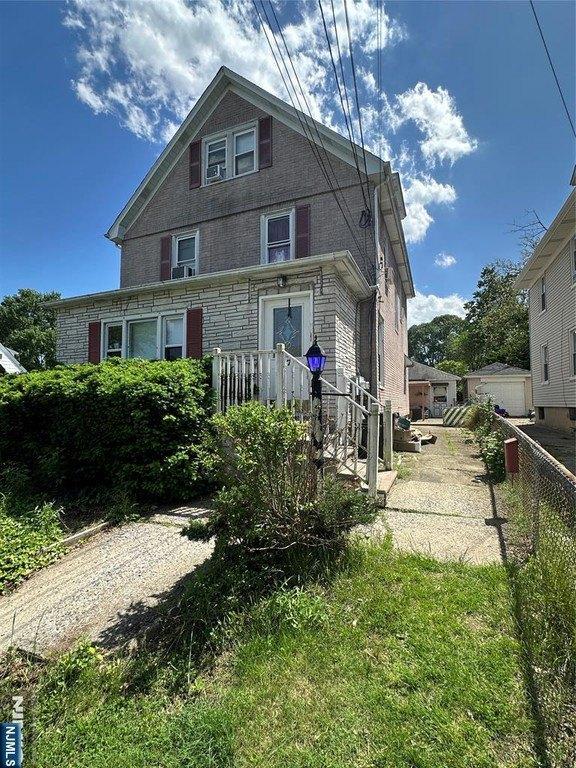 Currently Displayed Property Photo