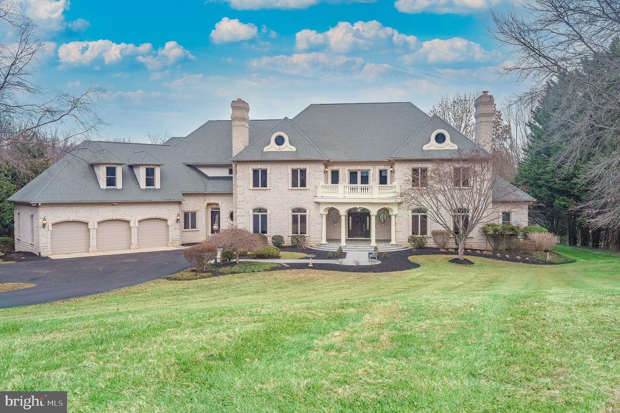 Currently Displayed Property Photo