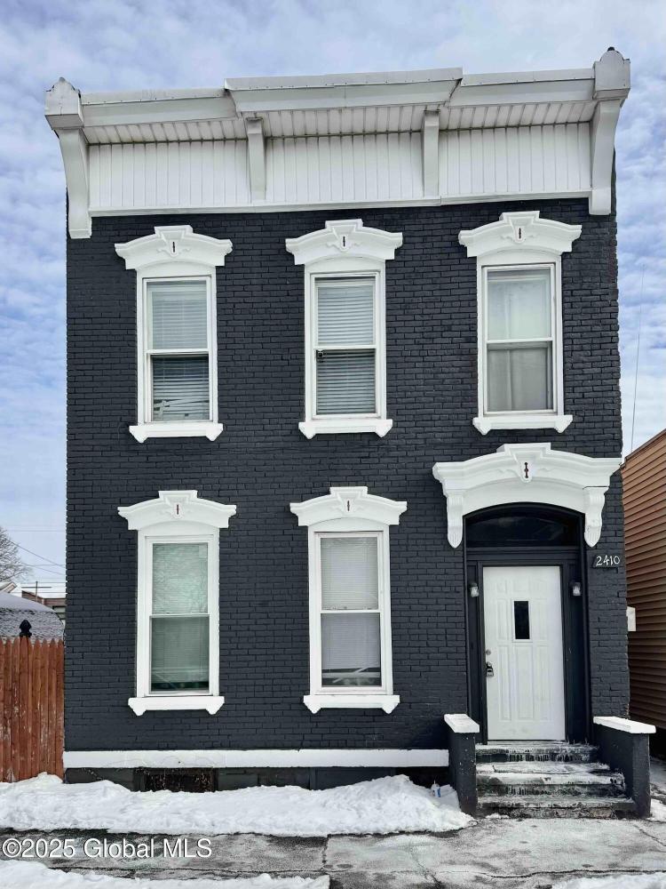 Currently Displayed Property Photo