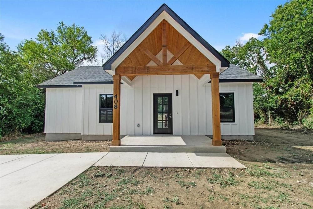 Currently Displayed Property Photo