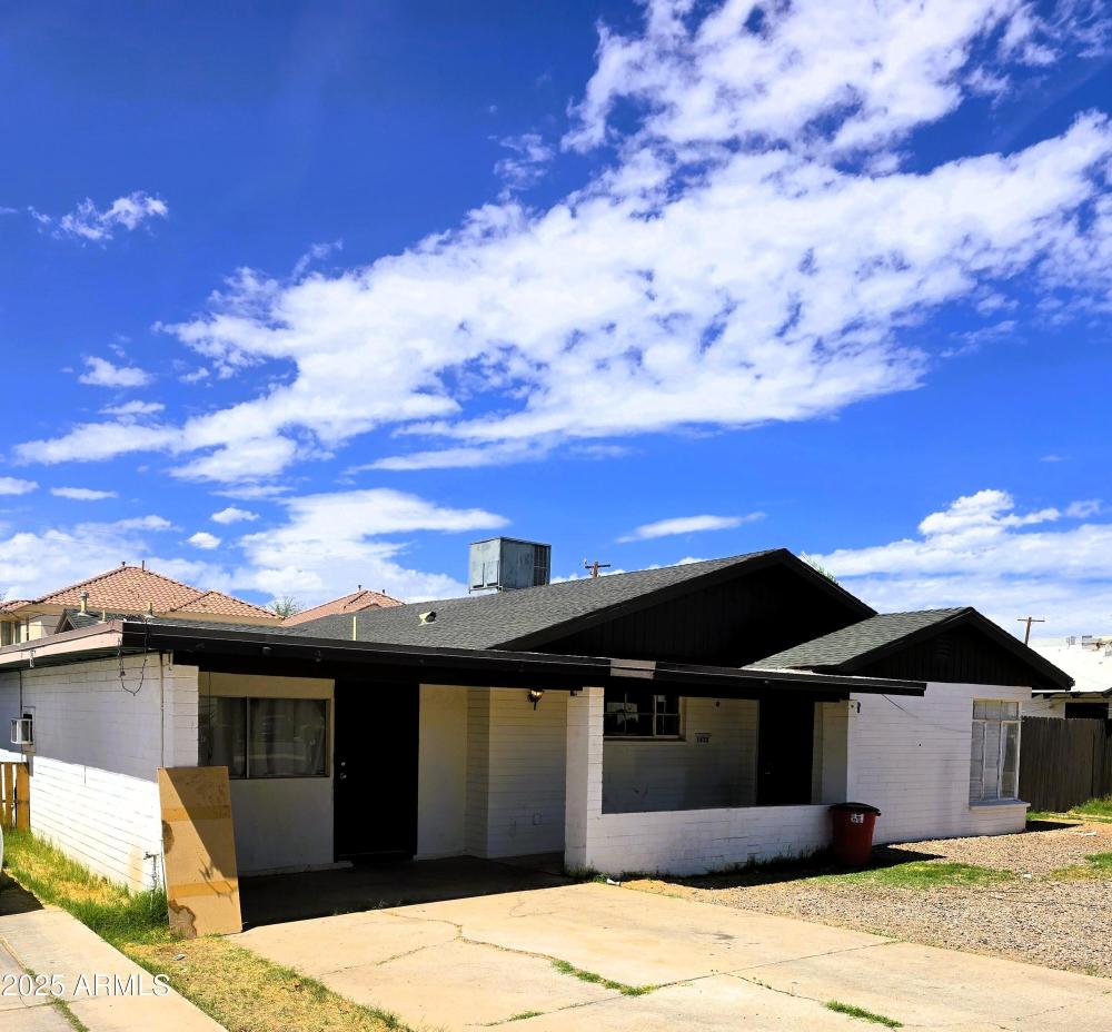 Currently Displayed Property Photo