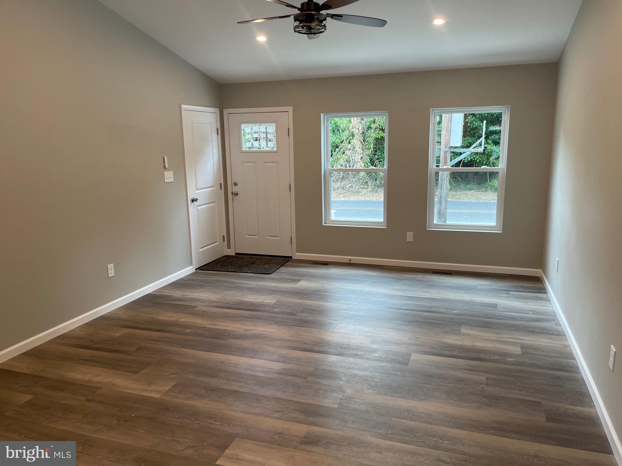 Currently Displayed Property Photo