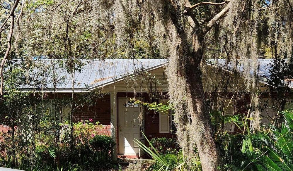 Currently Displayed Property Photo
