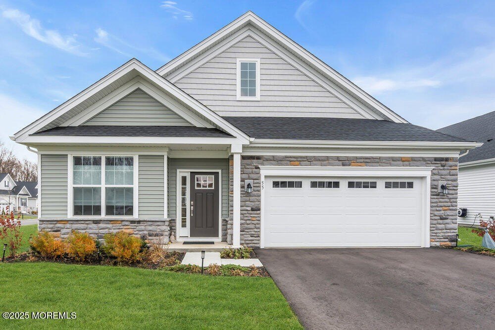 Currently Displayed Property Photo