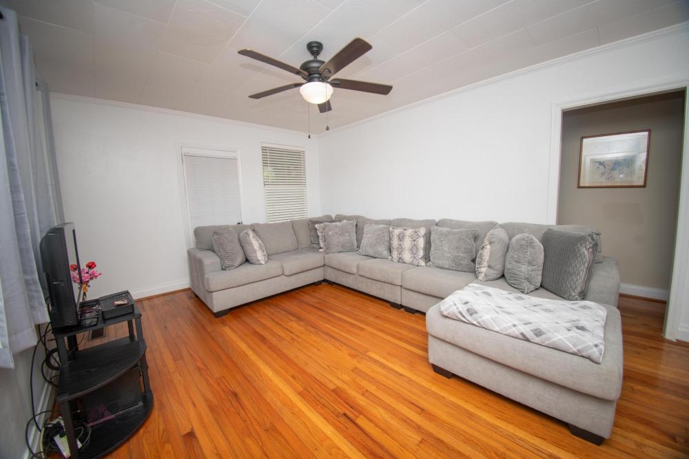 Currently Displayed Property Photo