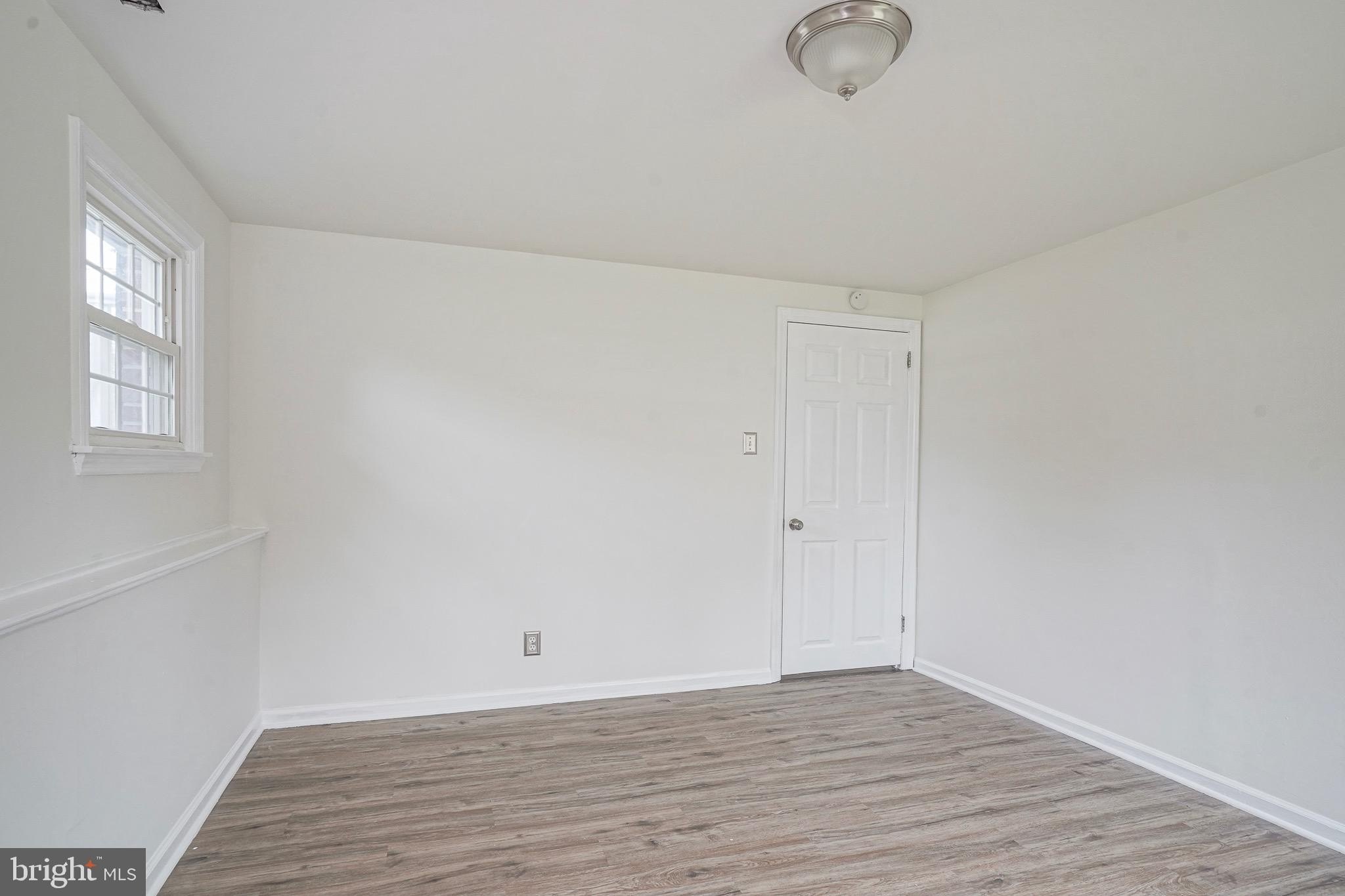 Currently Displayed Property Photo