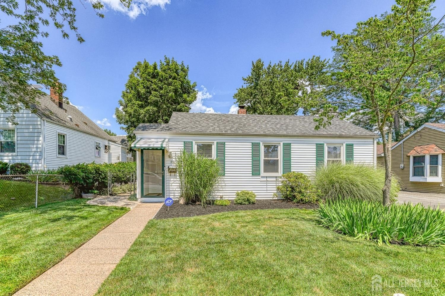 Currently Displayed Property Photo