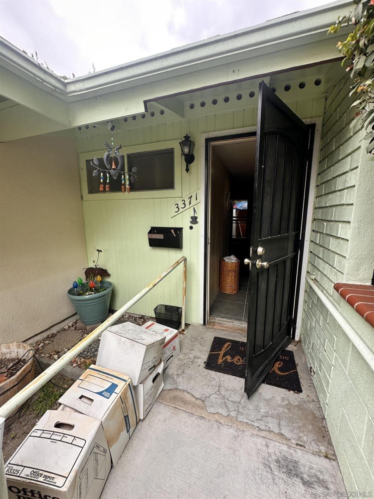 Currently Displayed Property Photo