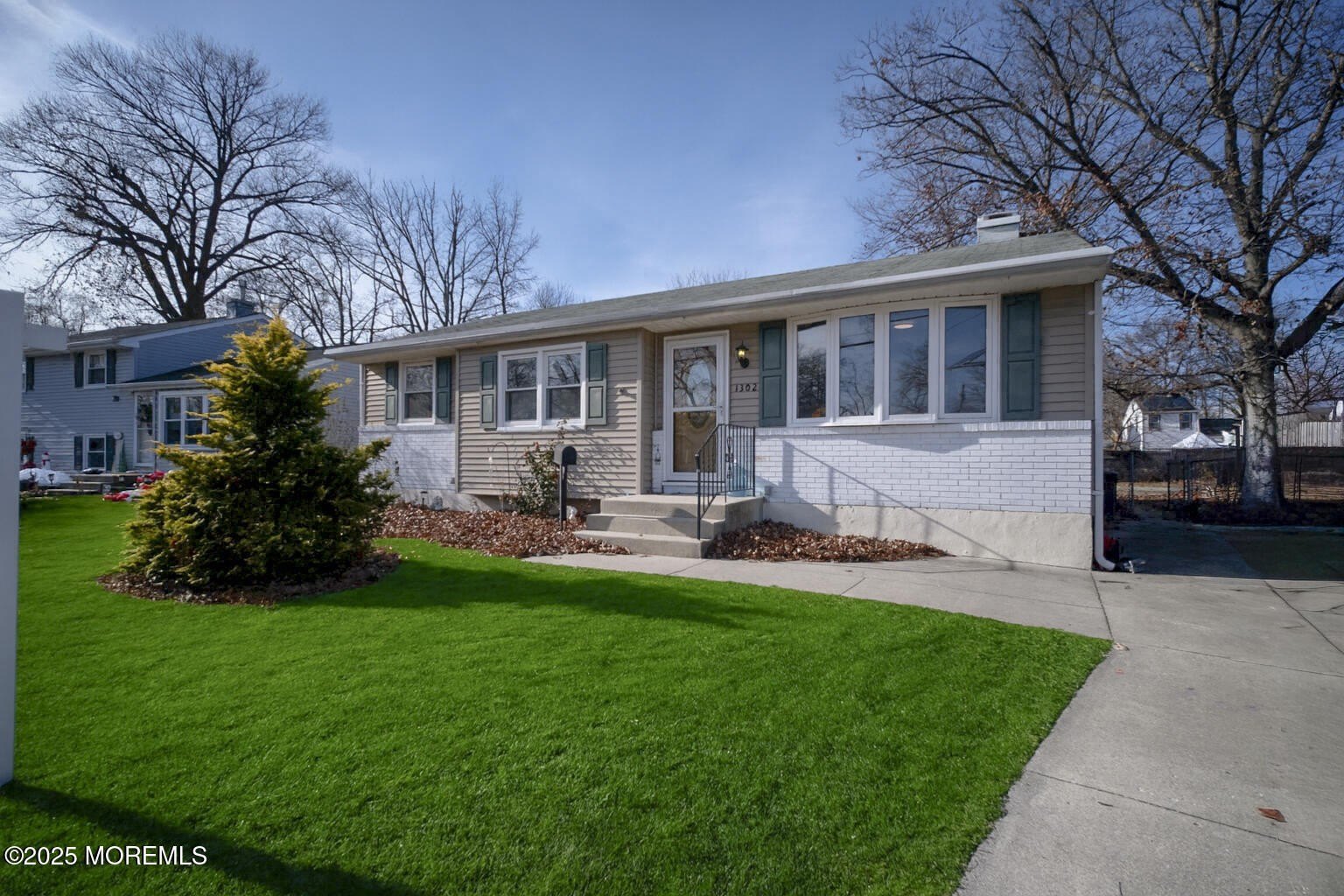 Currently Displayed Property Photo