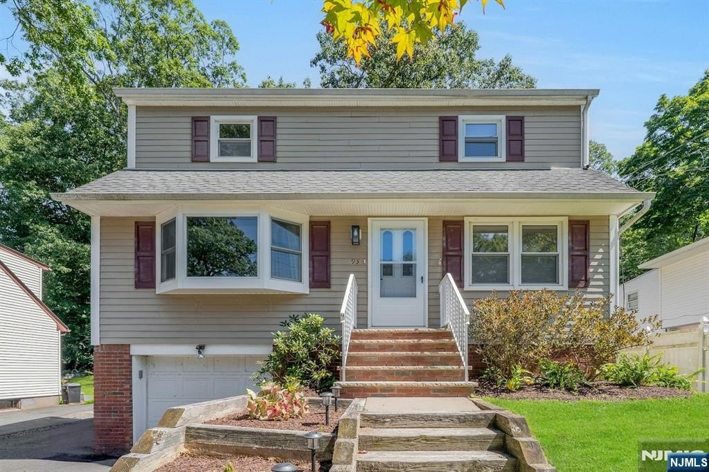 Currently Displayed Property Photo