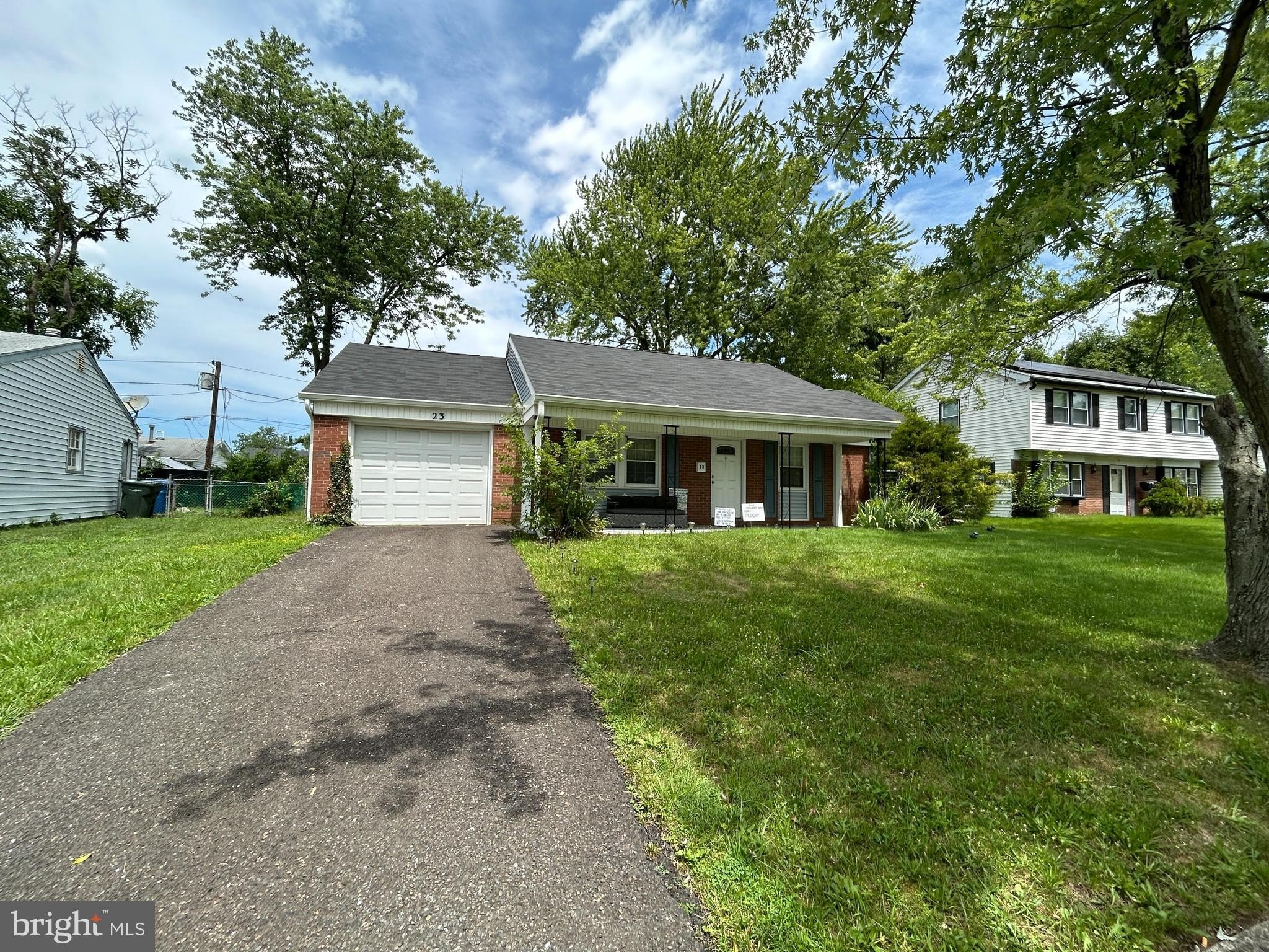 Currently Displayed Property Photo