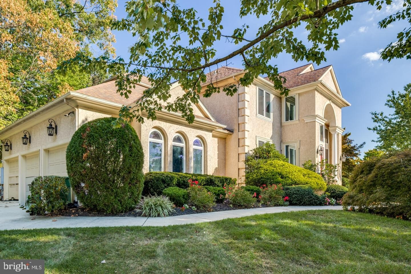 Currently Displayed Property Photo