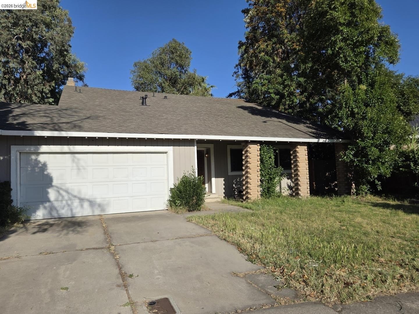 Currently Displayed Property Photo