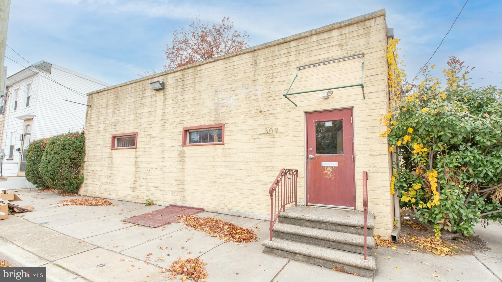 Currently Displayed Property Photo