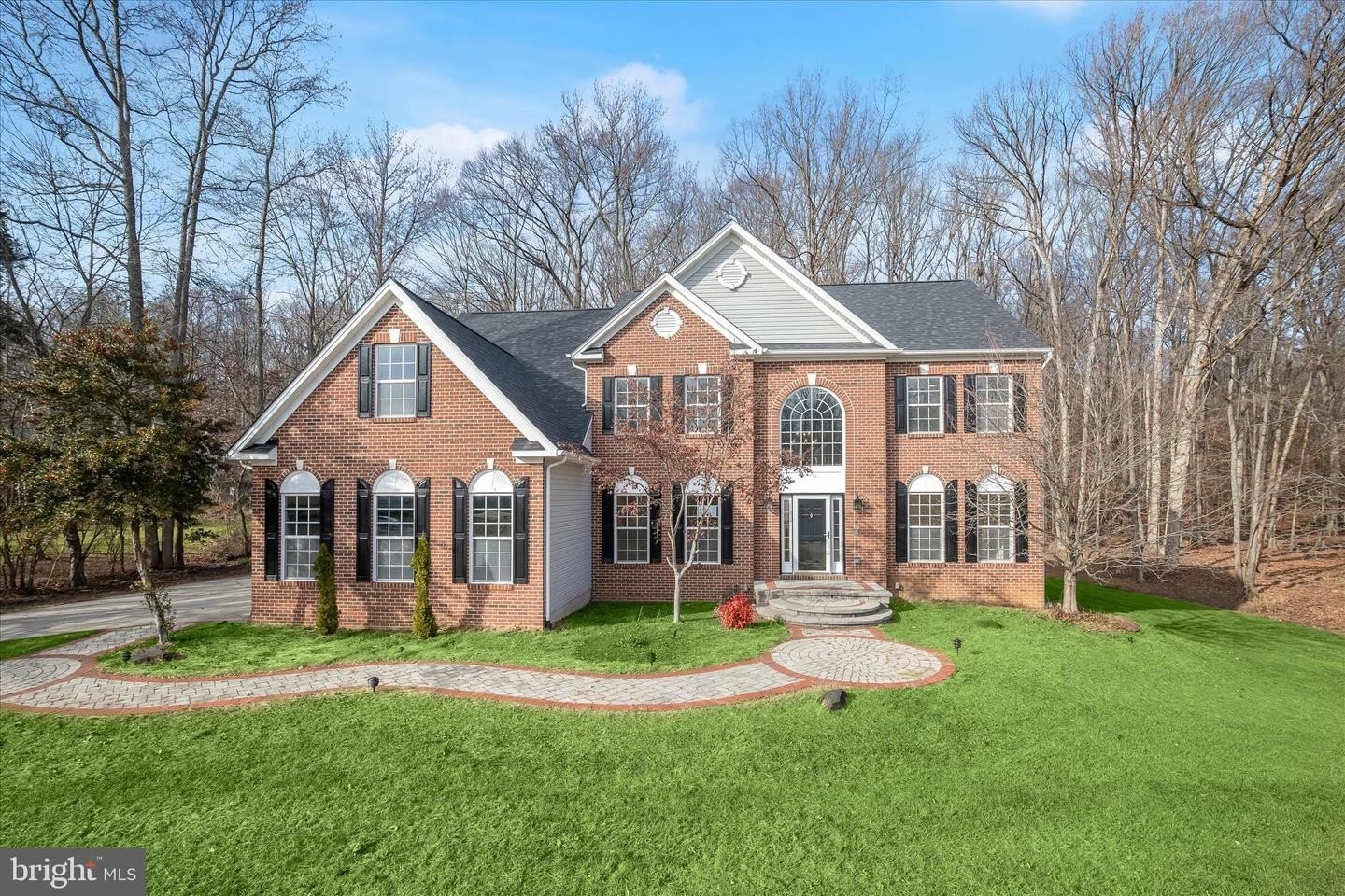 Currently Displayed Property Photo