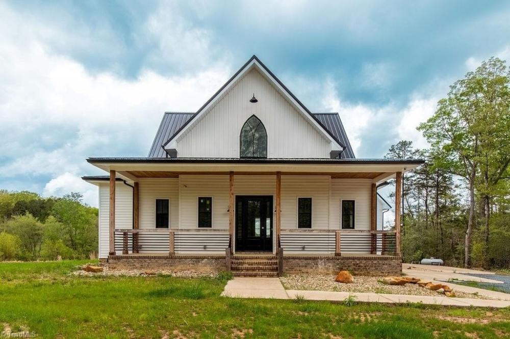 Currently Displayed Property Photo