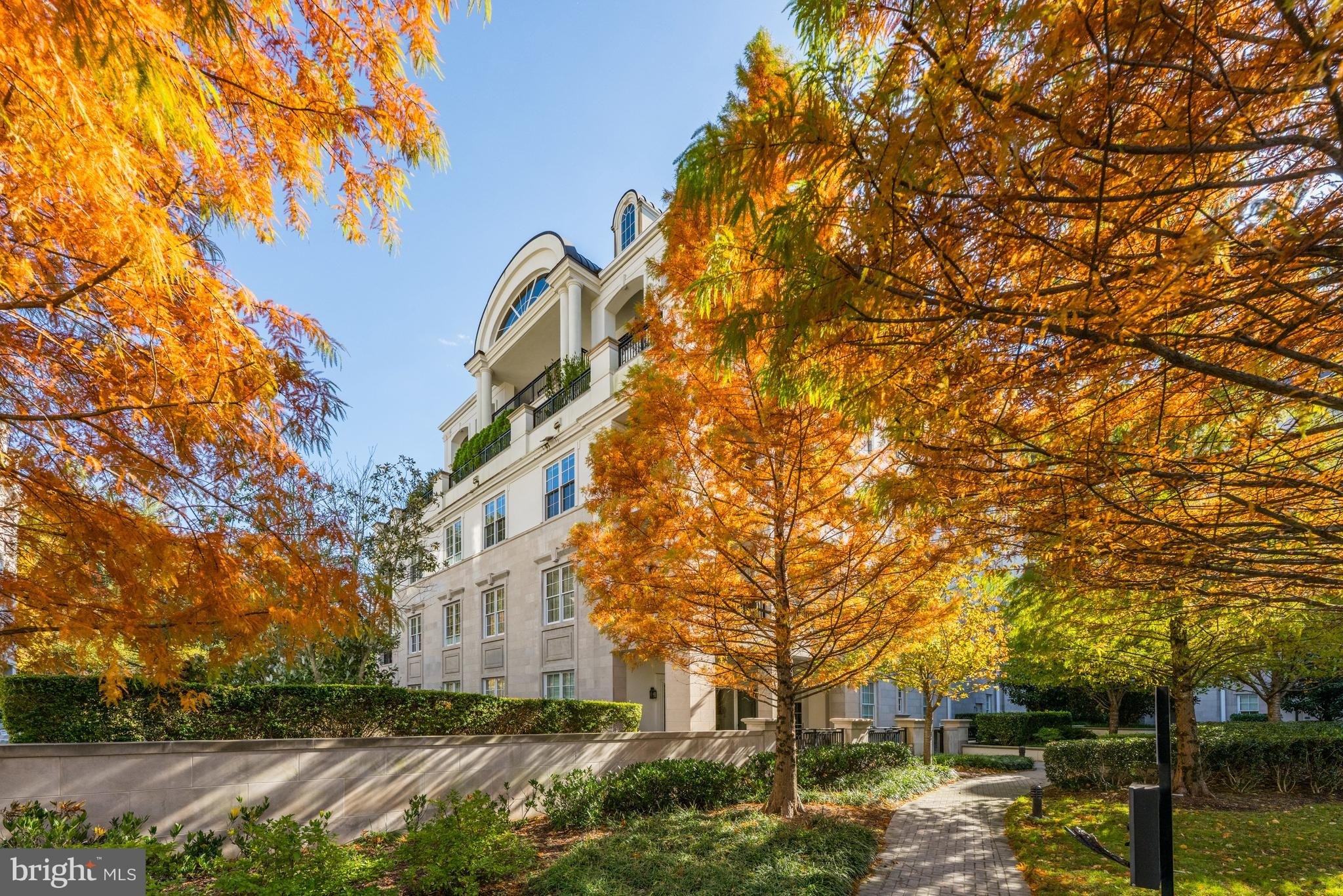 Currently Displayed Property Photo