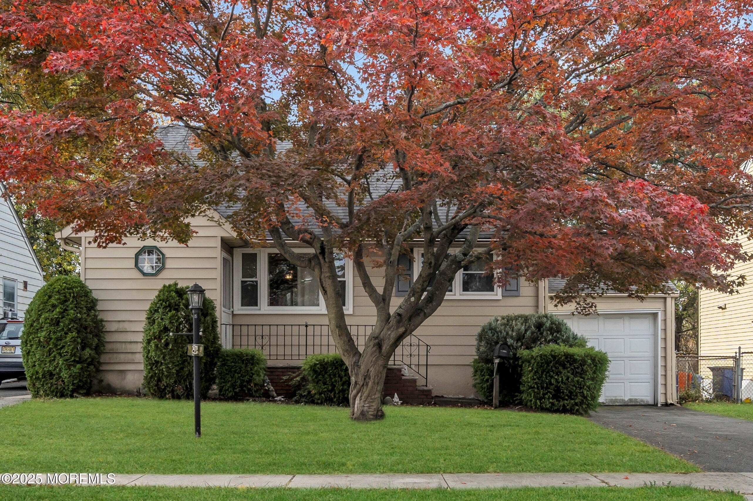 Currently Displayed Property Photo