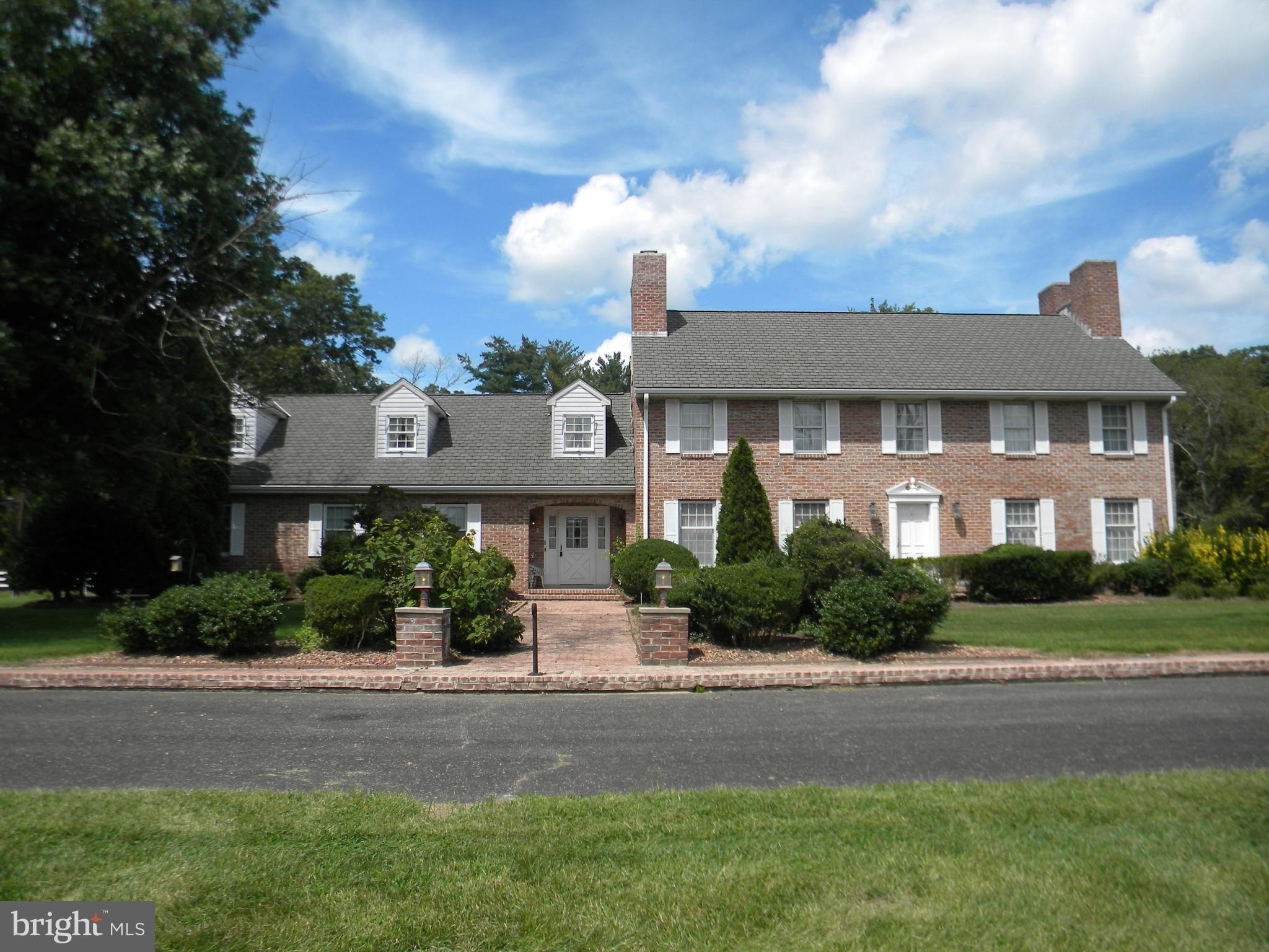 Currently Displayed Property Photo