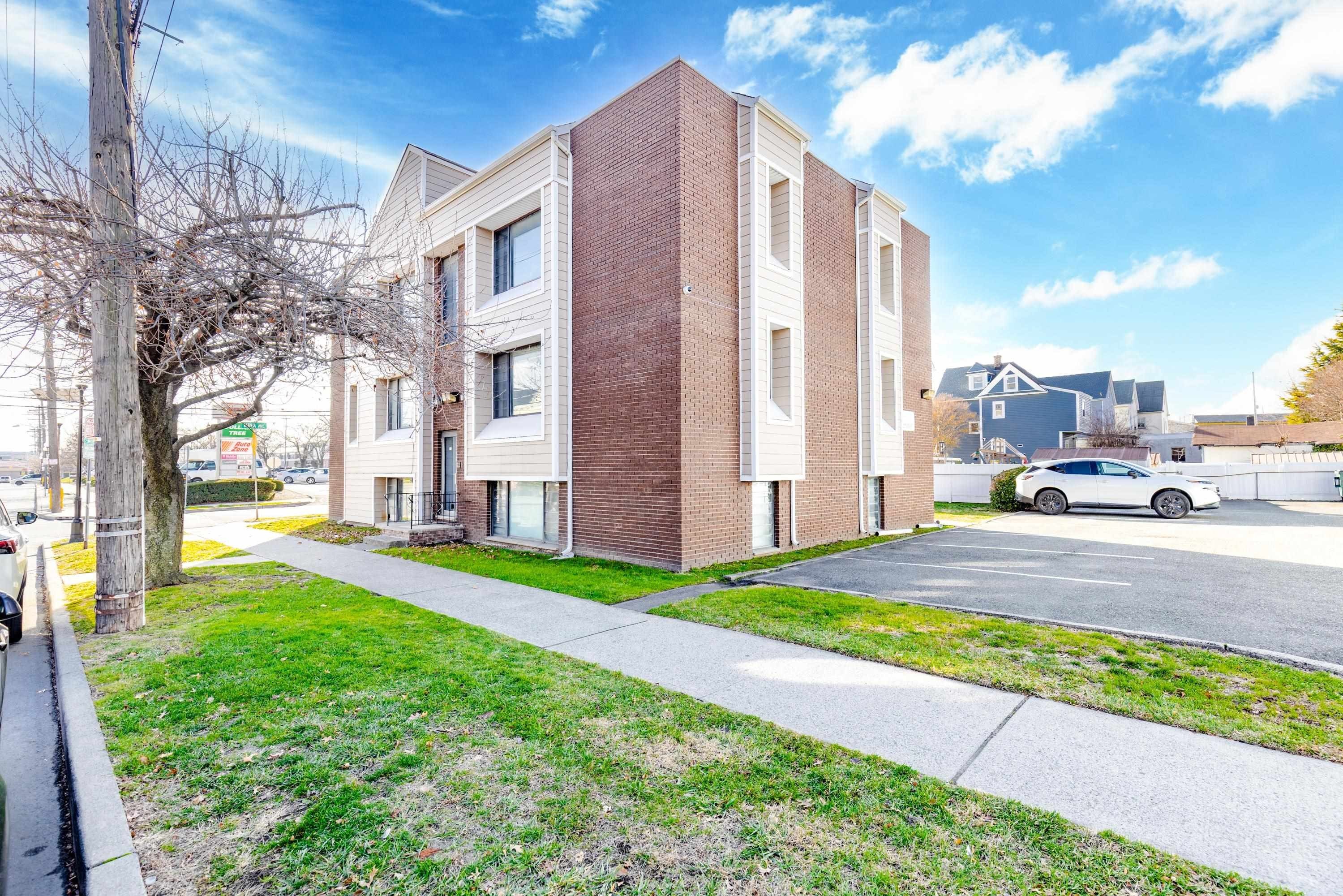 Currently Displayed Property Photo