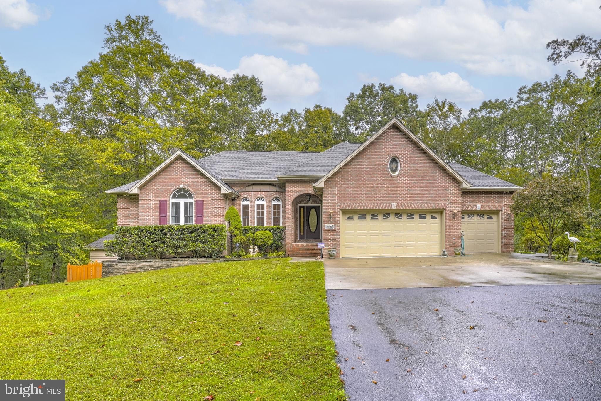 Currently Displayed Property Photo