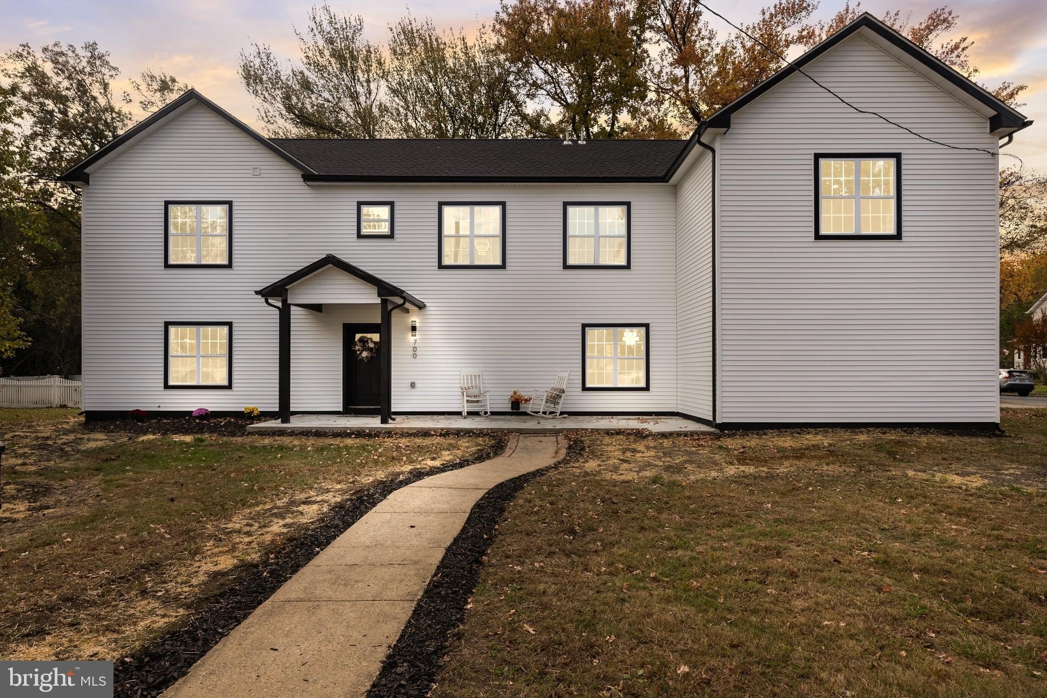 Currently Displayed Property Photo