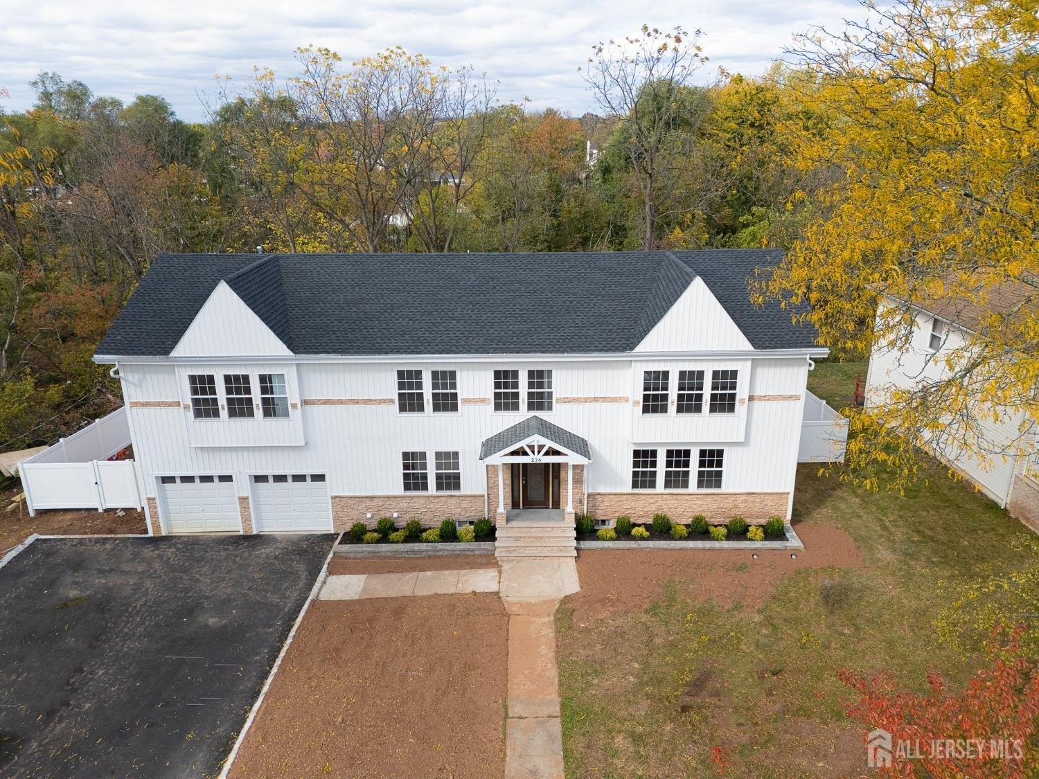 Currently Displayed Property Photo