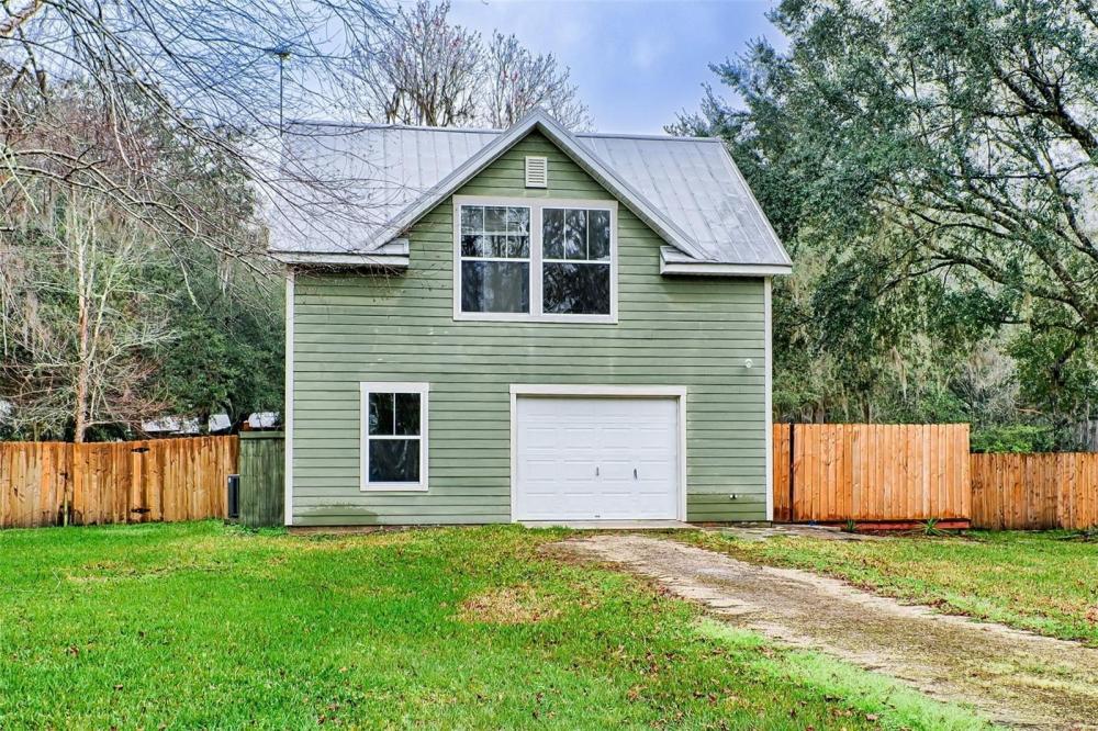 Currently Displayed Property Photo