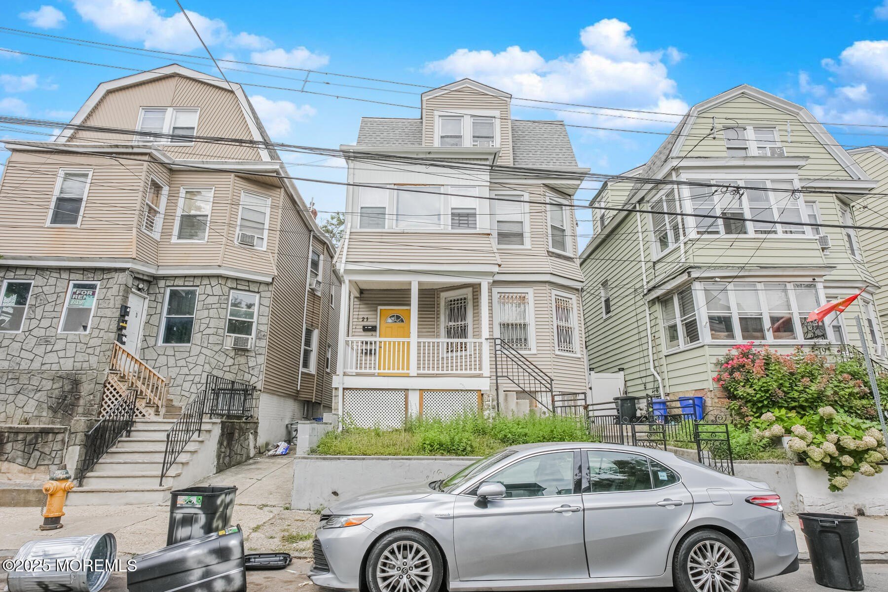 Currently Displayed Property Photo