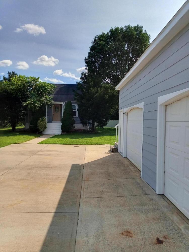 Currently Displayed Property Photo