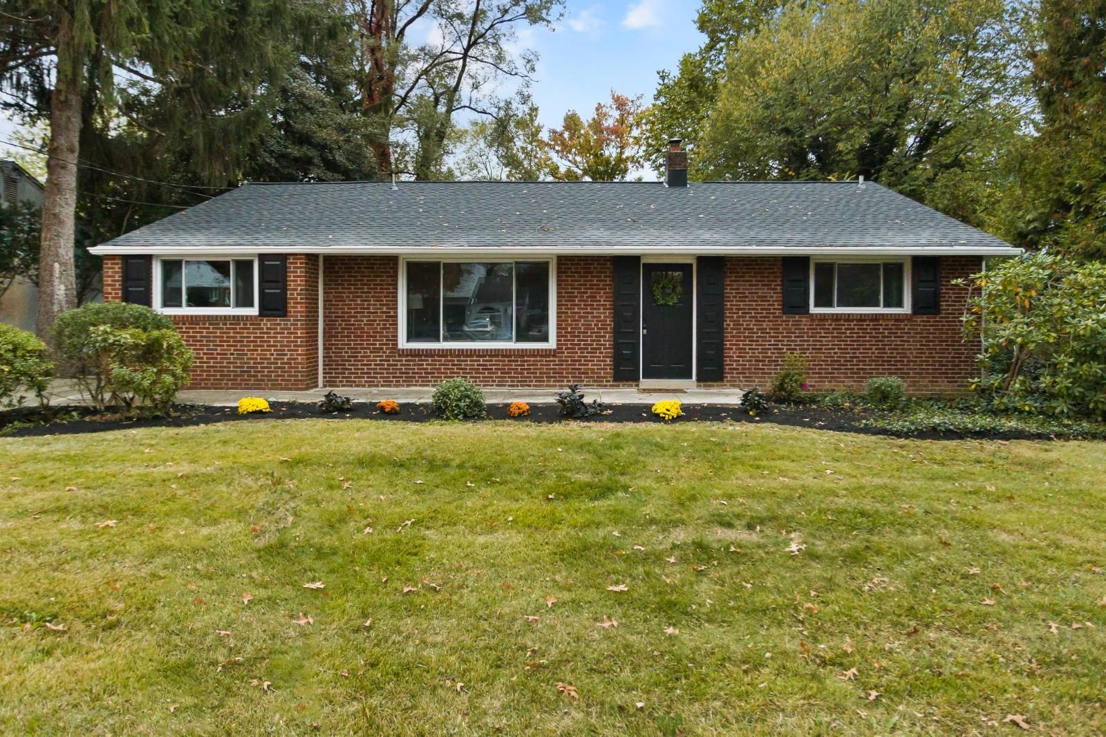 Currently Displayed Property Photo