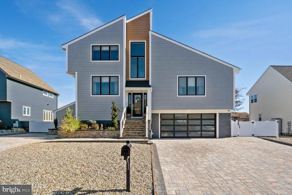 Currently Displayed Property Photo