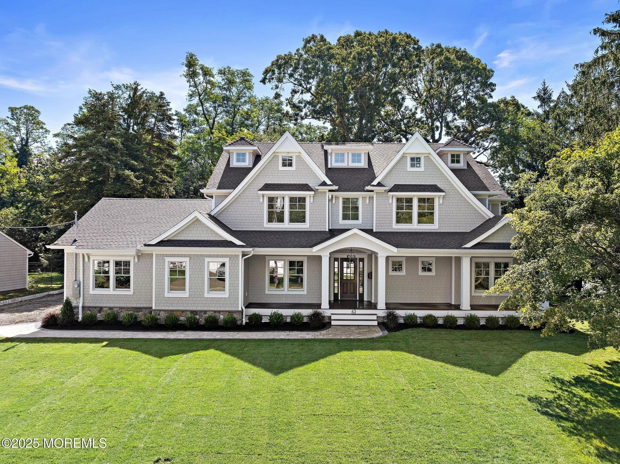 Currently Displayed Property Photo