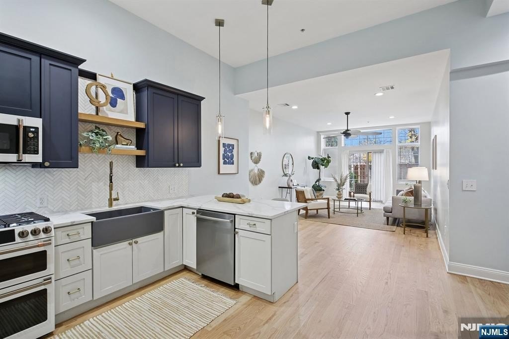 Currently Displayed Property Photo