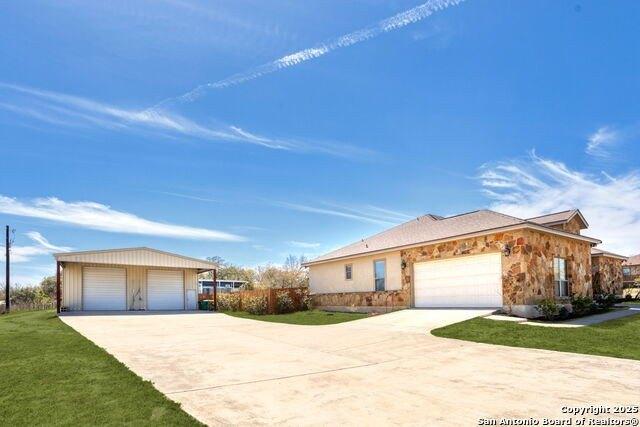 Currently Displayed Property Photo