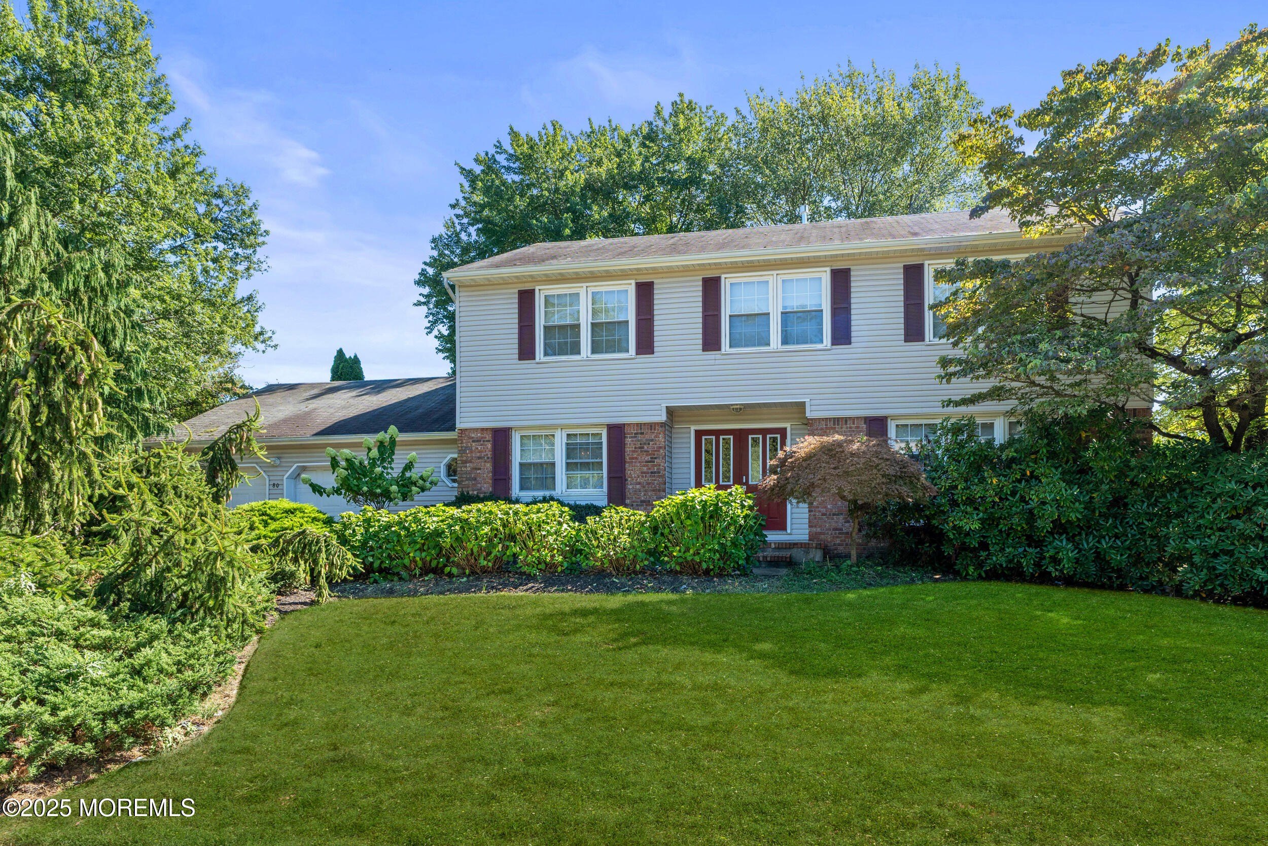 Currently Displayed Property Photo