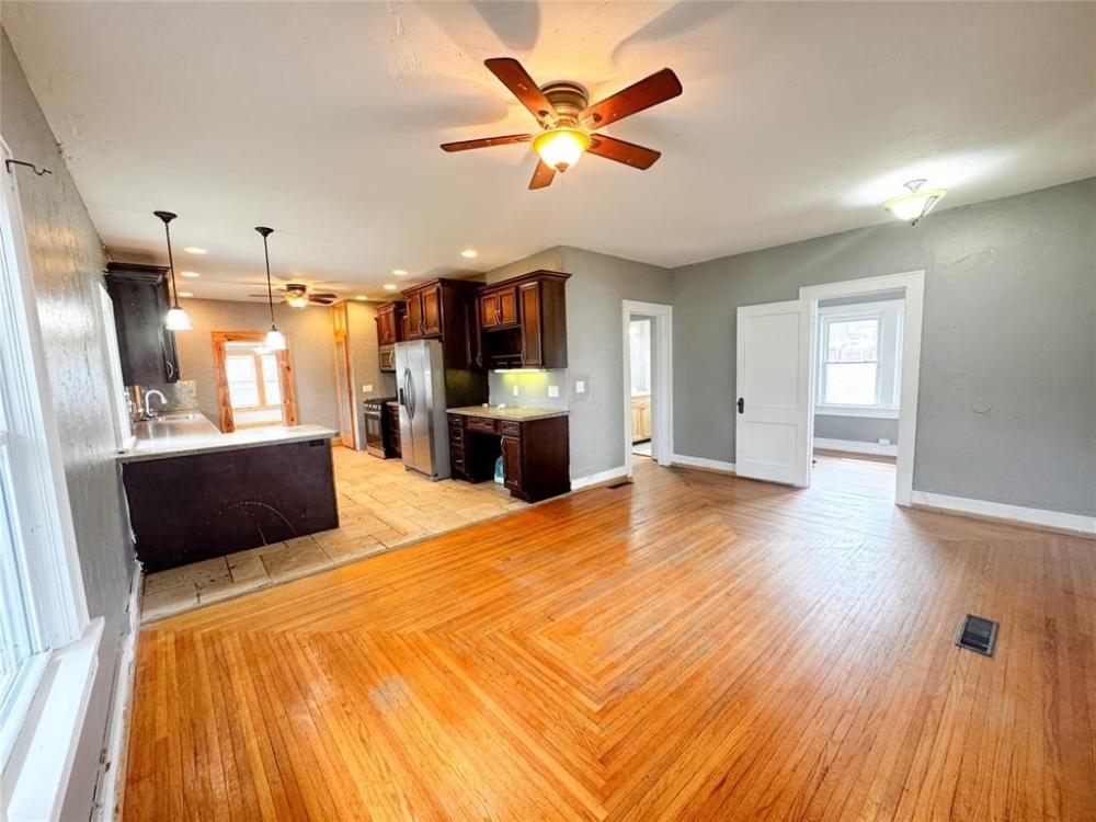 Currently Displayed Property Photo