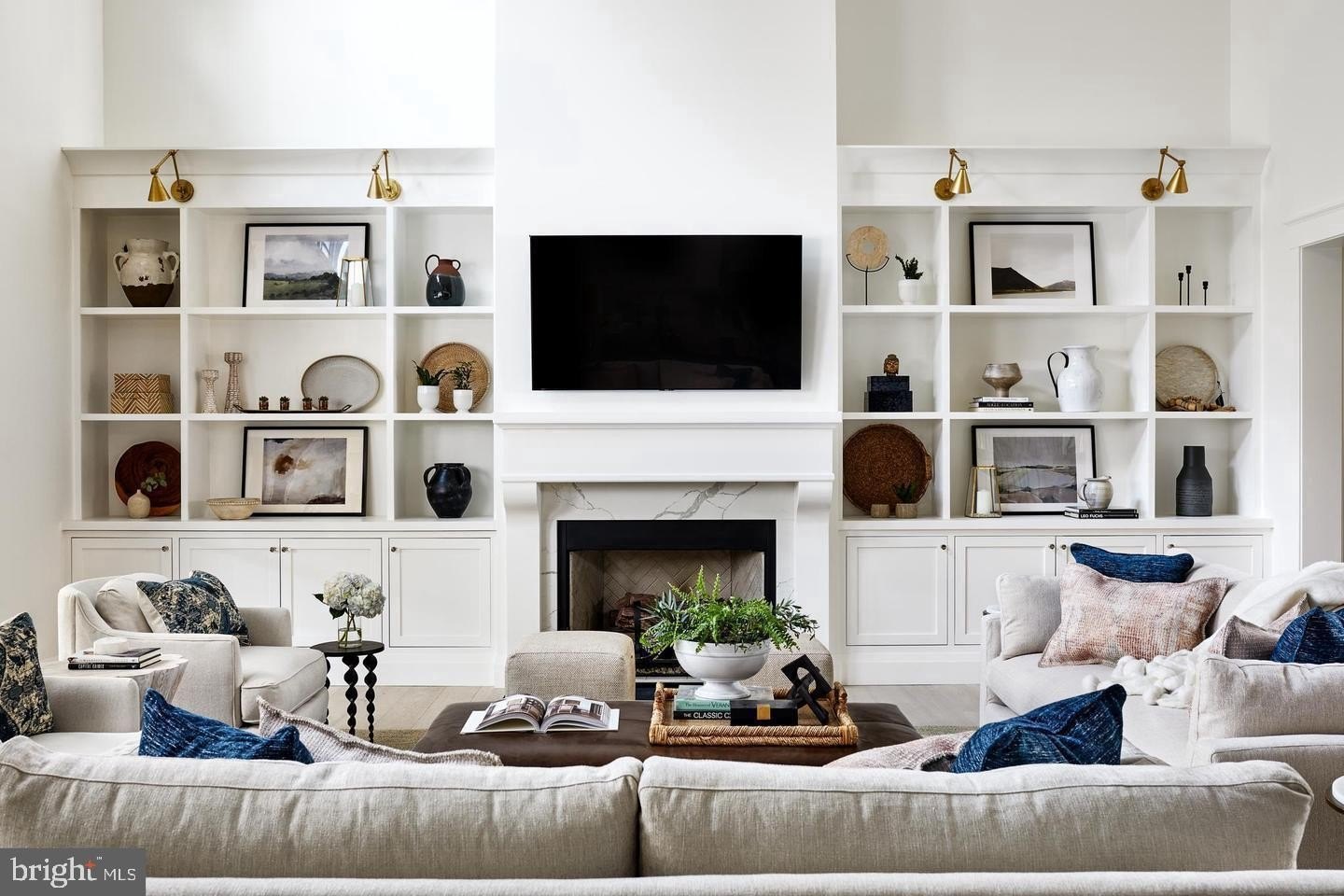 Currently Displayed Property Photo