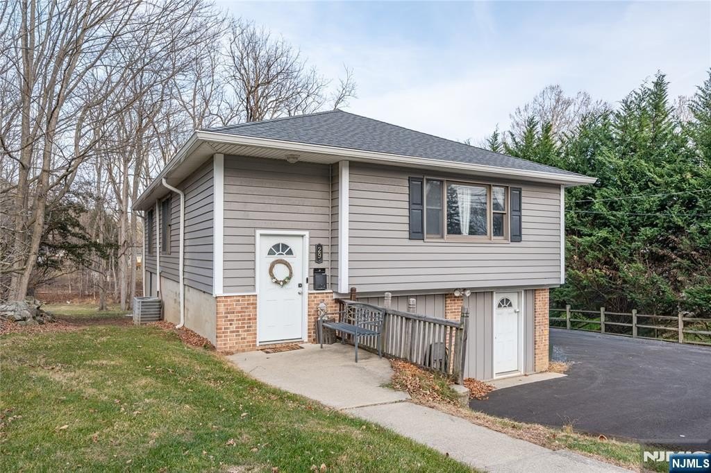 Currently Displayed Property Photo