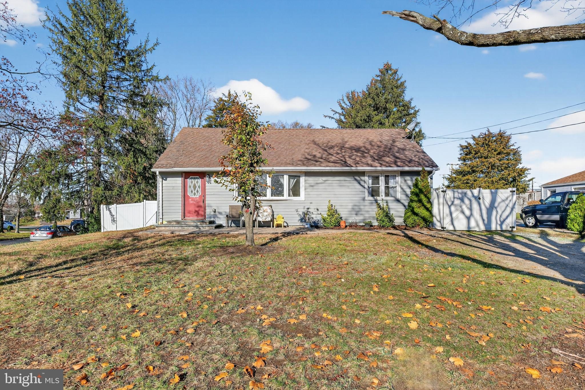 Currently Displayed Property Photo