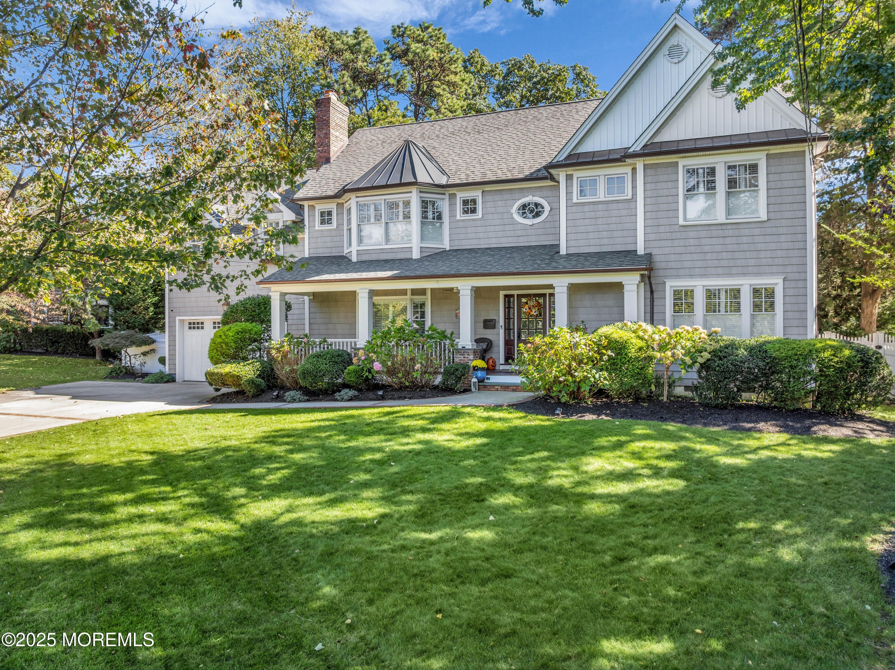 Currently Displayed Property Photo