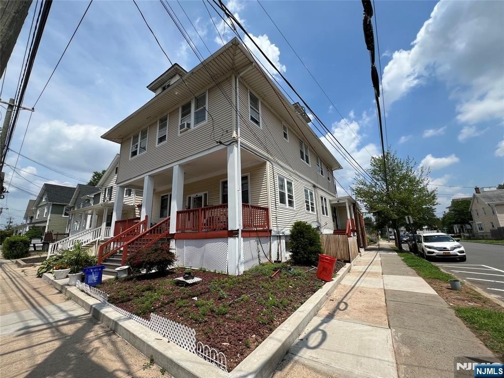 Currently Displayed Property Photo