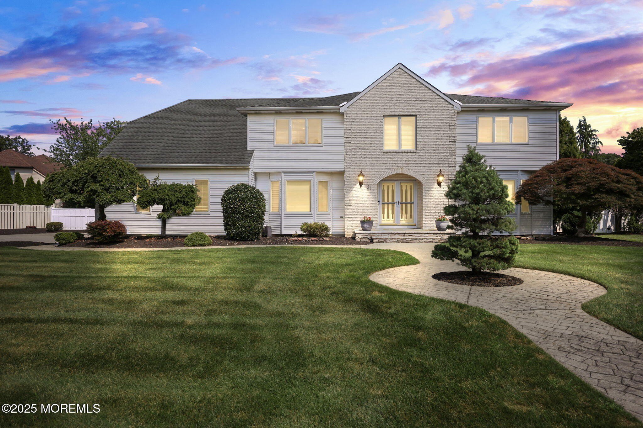 Currently Displayed Property Photo