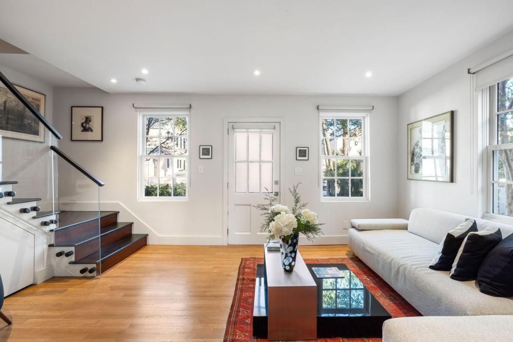 Currently Displayed Property Photo