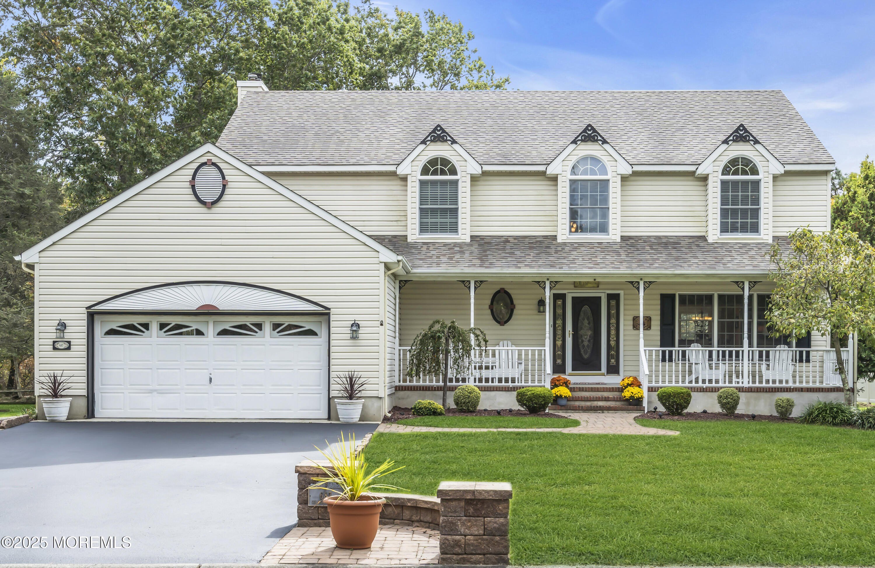 Currently Displayed Property Photo