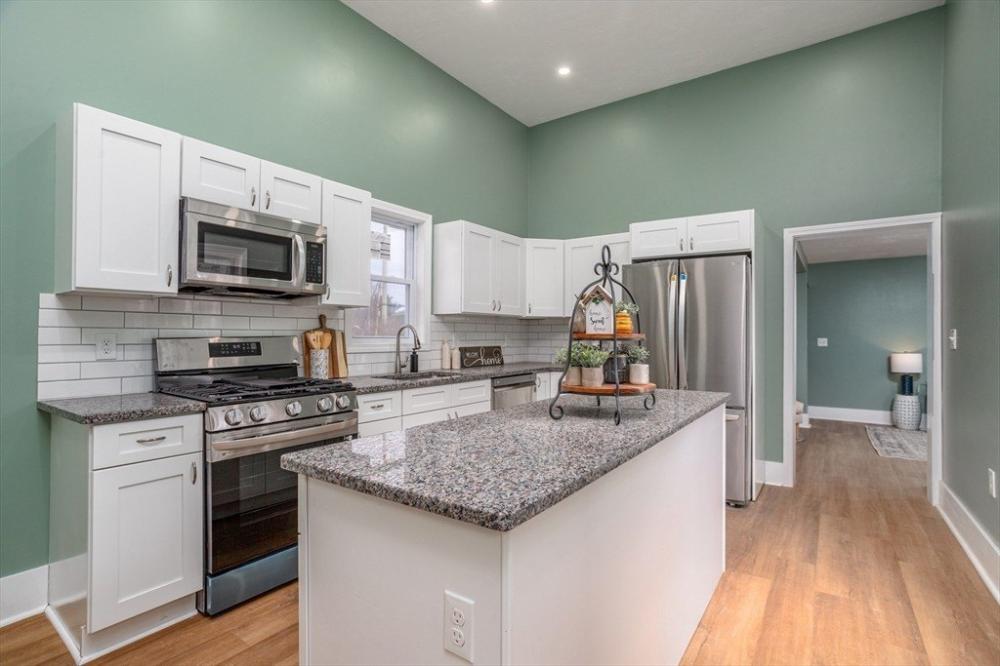 Currently Displayed Property Photo