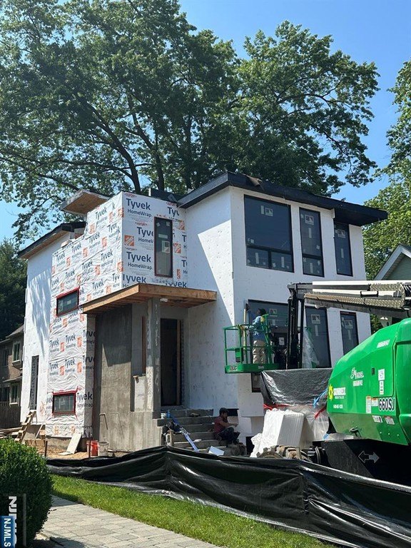 Currently Displayed Property Photo